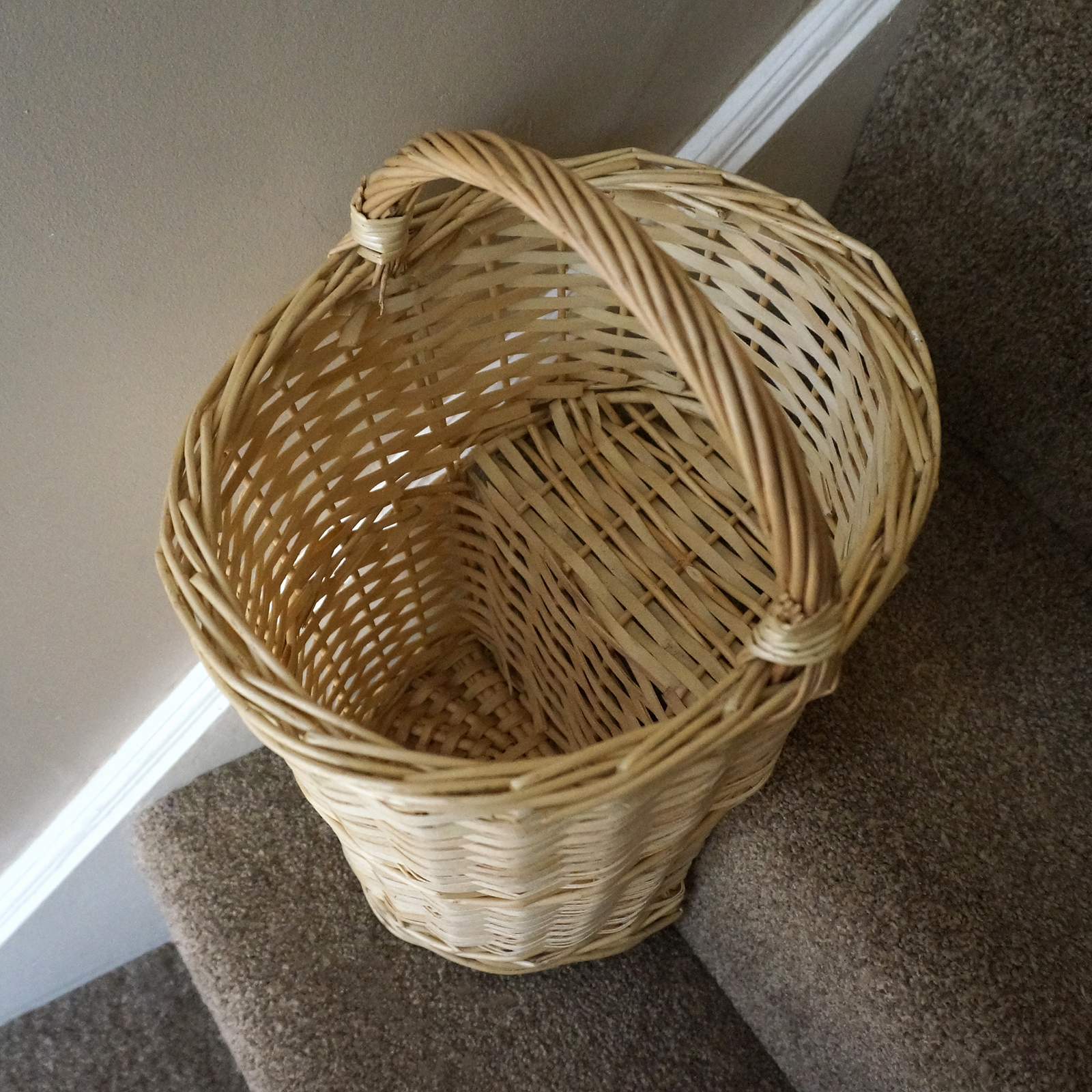 Oval Natural Wicker Stair Basket With Carry Handle Step